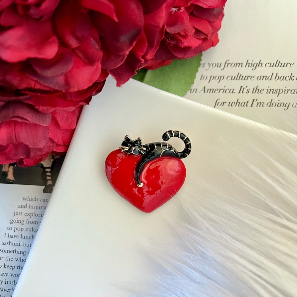 New Heart Cat Love Brooch Pin Valentines Day Accessory